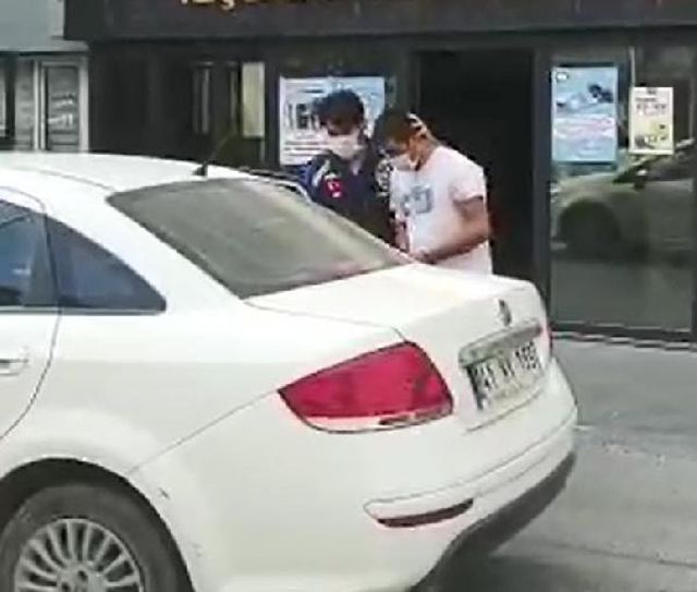 yere attigi sigara izmariti otlari yakti 14329603 o