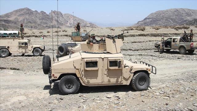 Afganistan'ın 2 vilayet merkezi daha Taliban kontrolüne geçti, Mareşal Raşid Dostum ülkeden kaçtı