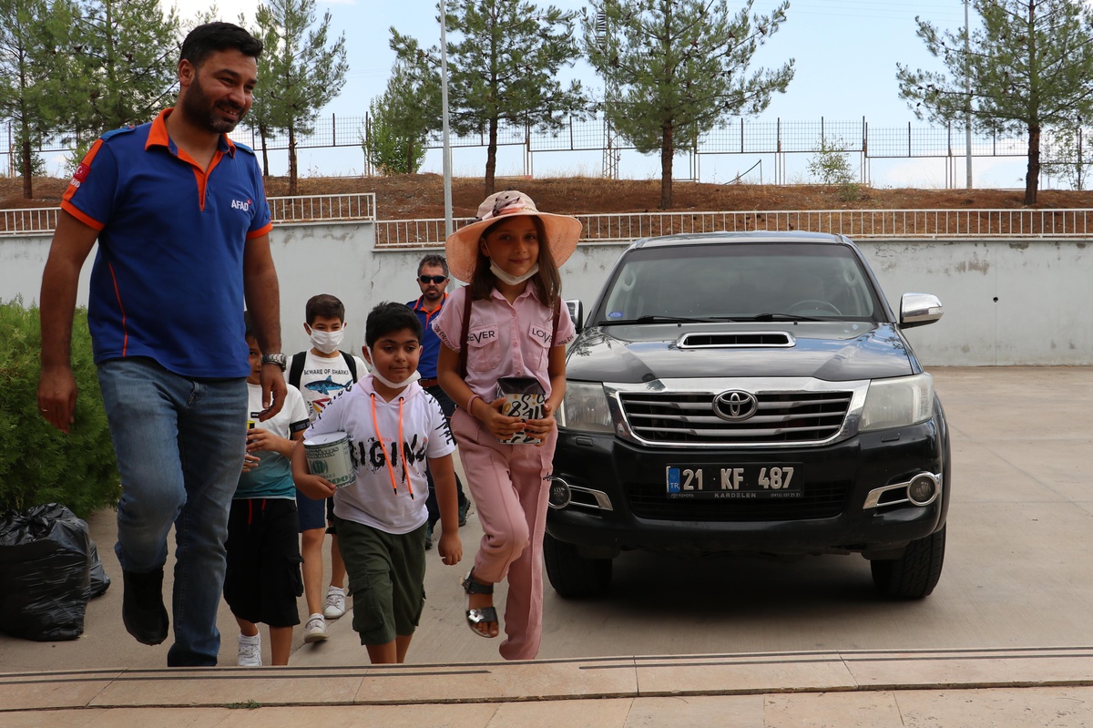Diyarbakırlı 4 çocuk biriktirdikleri harçlıkları yangın ve sellerden etkilenenlere bağışladı - Vimarsana News