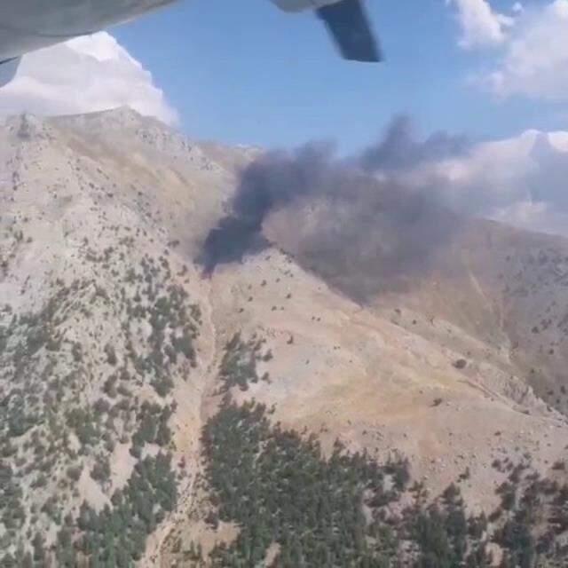 Düşen uçağın enkazı helikopter kamerasında! Alev alev yandı Düşen uçağın enkazı helikopter kamerasında! Alev alev yandı