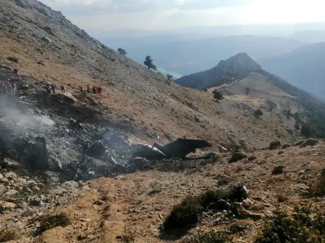 Enkaz bölgesinde takımlar çalışmalarını sürdürüyor