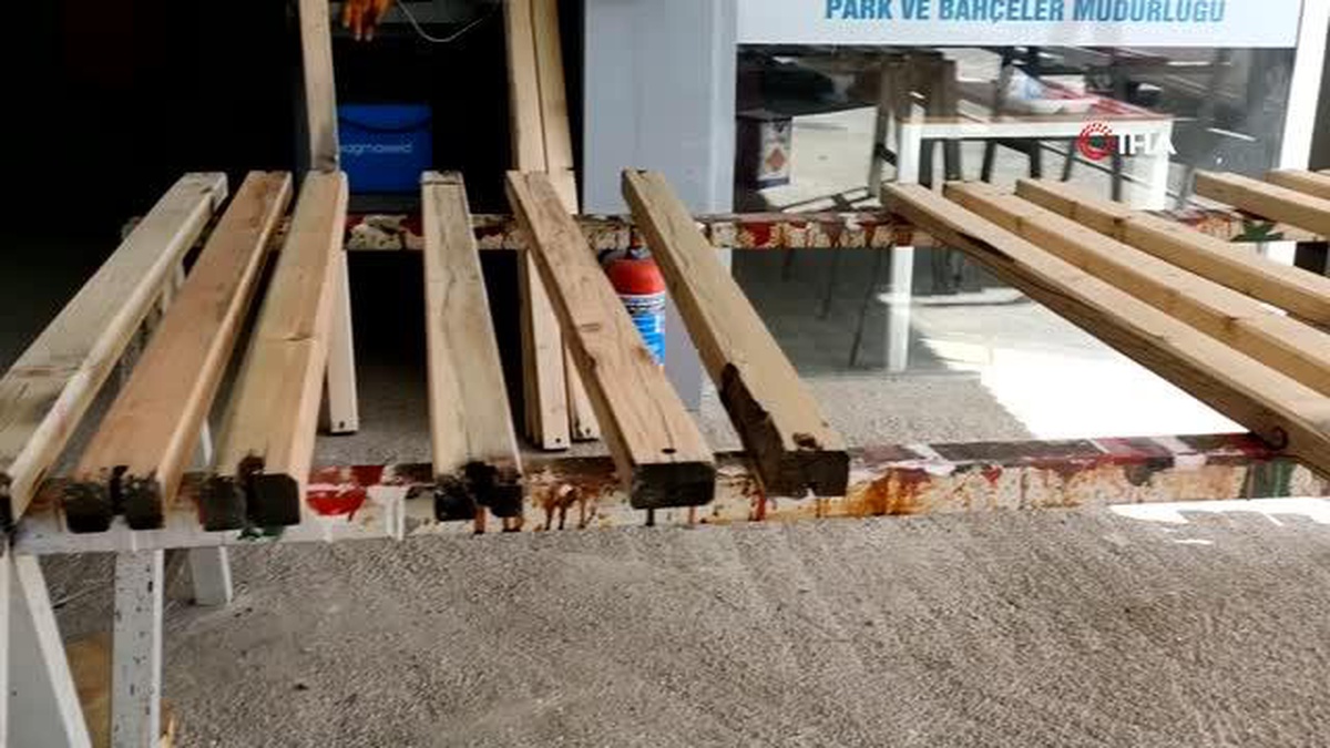 Erciş Belediyesi atıl malzemeleri geri dönüştürerek vatandaşların kullanımına sunuyor