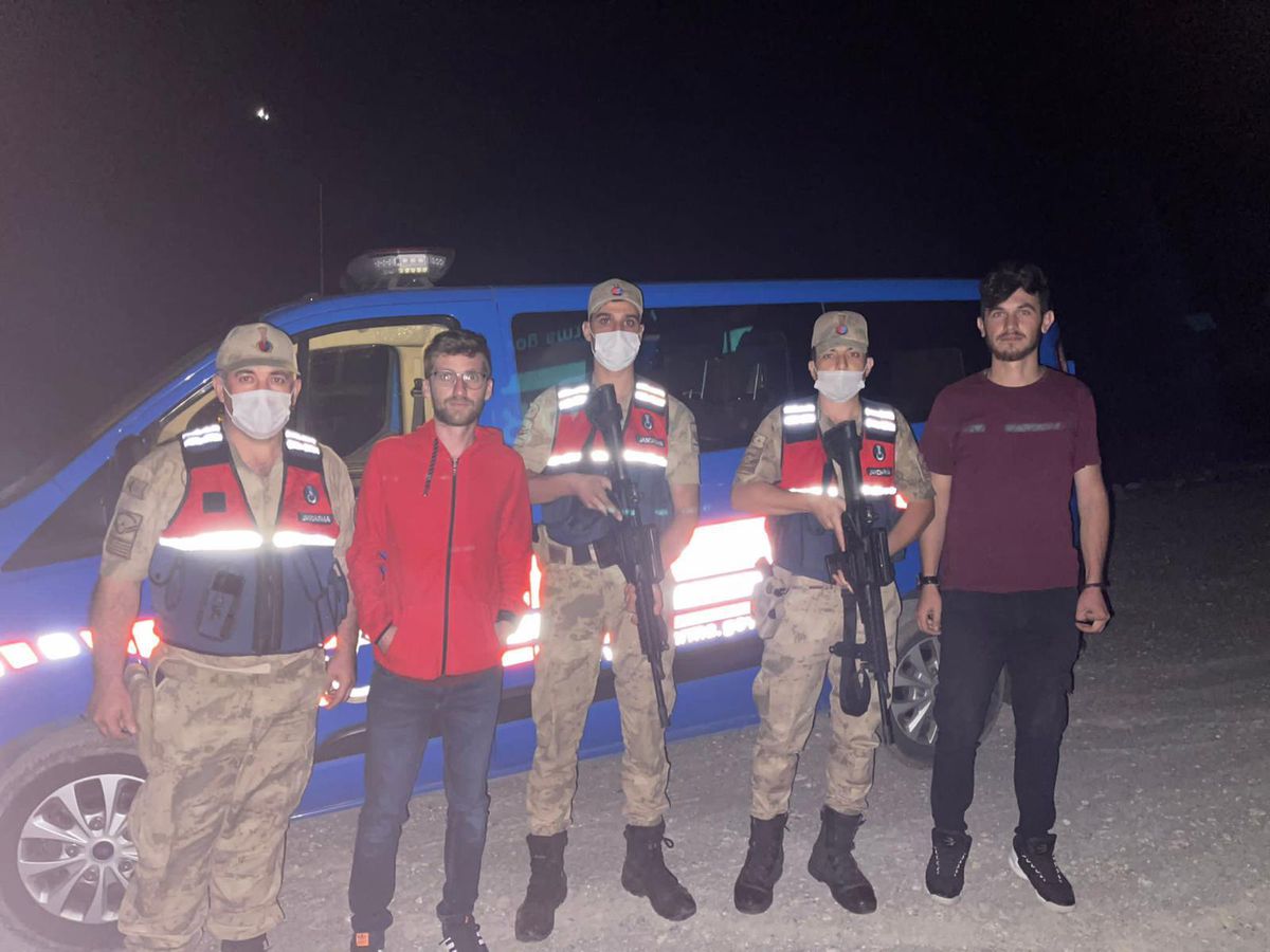 Erzincan'da heyelan nedeniyle yaylada mahsur kalan 2 kişiyi jandarma kurtardı