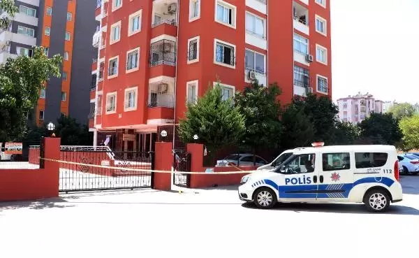 Meskeni terk eden eşini, başına mermer ve taşla vurarak ağır yaraladı