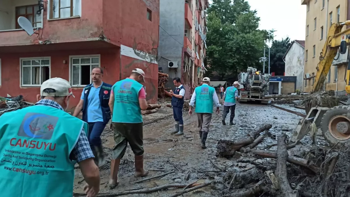 İstanbul'daki sivil toplum kuruluşlarından selin etkilediği bölgelere yardım