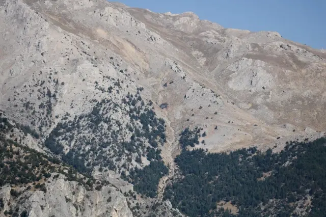 Son dakika: Kahramanmaraş'ta uçak kazasında grupların çalışmaları sürüyor