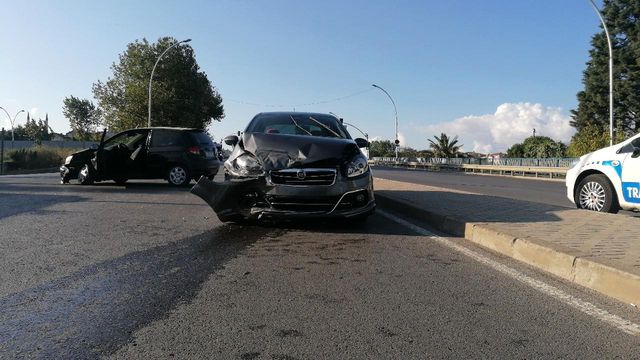 kocaeli de iki otomobil carpisti 1 yarali 14331484 o