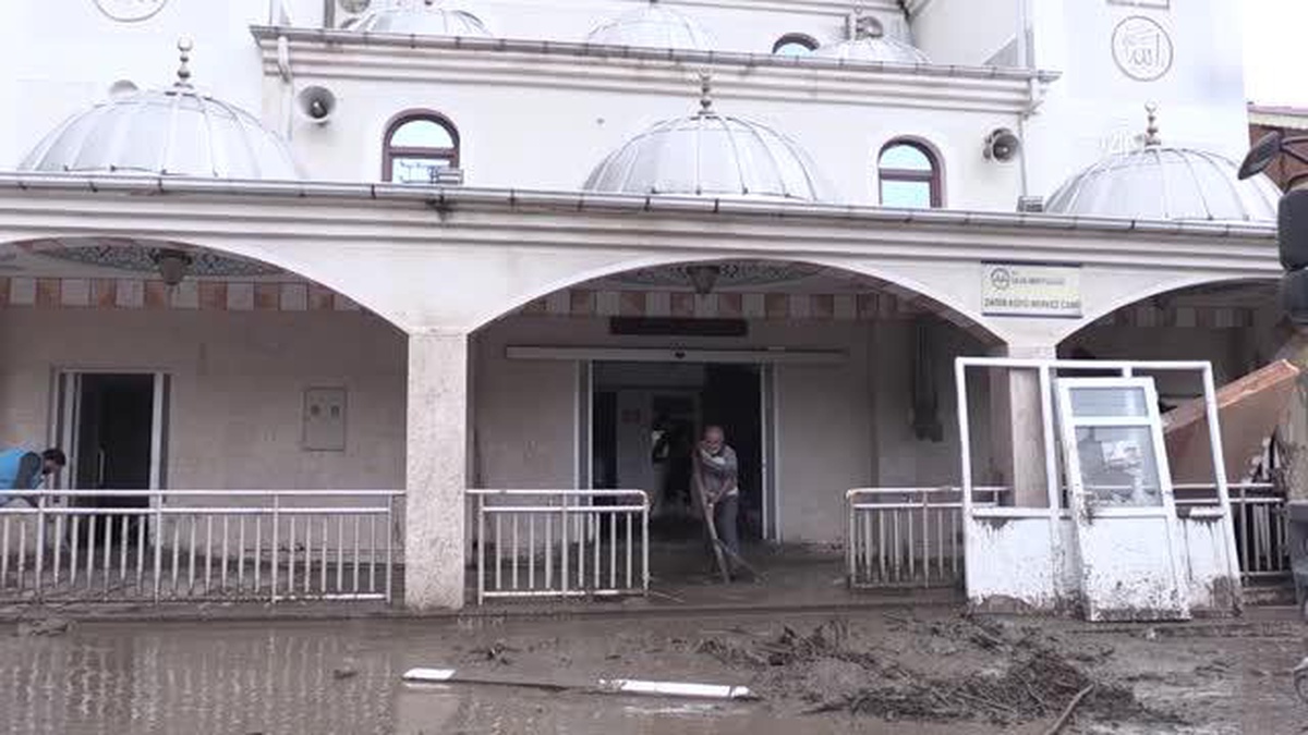 Son dakika! Bartın'da selden zarar görenlerin yaraları ekiplerin yardımıyla sarılıyor - Vimarsana News