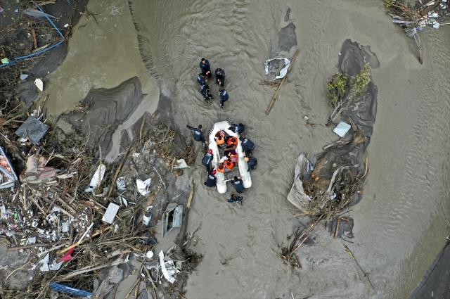 Son Dakika: Acı haberler peş peşe geliyor! Karadeniz'deki sel felaketinde can kaybı 40'a yükseldi