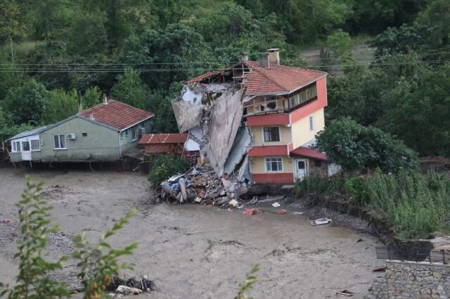 Son Dakika: Karadeniz'deki sel felaketinde can kaybı 44'e yükseldi Son Dakika: Karadeniz'deki sel felaketinde can kaybı 44'e yükseldi