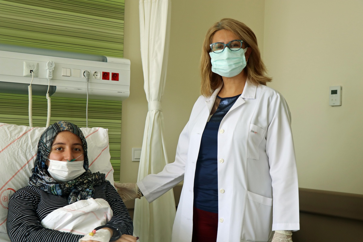 Tercih dönemini hastanede geçiren 18 yaşındaki Kovid-19 hastası üniversite adayından "Aşı olun" çağrısı - Vimarsana News