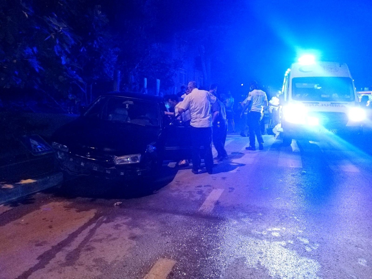 2 gün önce aldığı otomobille gezinti kötü bitti: 2 yaralı - Vimarsana News