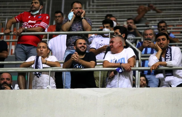 Adana Demirspor ve Fenerbahçeli oyuncular ısınmaları tamamladı