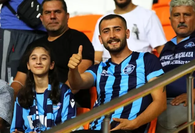 Adana Demirspor ve Fenerbahçeli oyuncular ısınmaları tamamladı