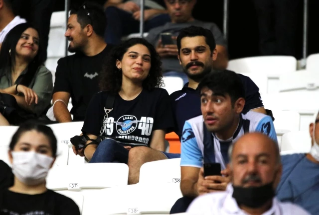 Adana Demirspor ve Fenerbahçeli oyuncular ısınmaları tamamladı