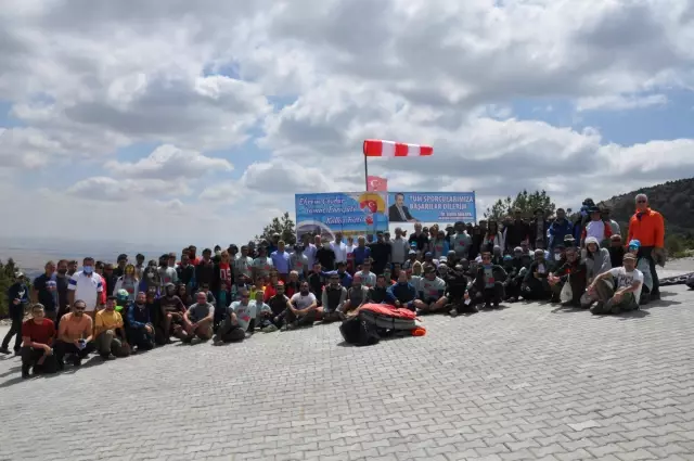 Akşehir XC Open Türkiye Yamaç Paraşütü Mesafe Şampiyonası ve Eğitim Yarışması başladı
