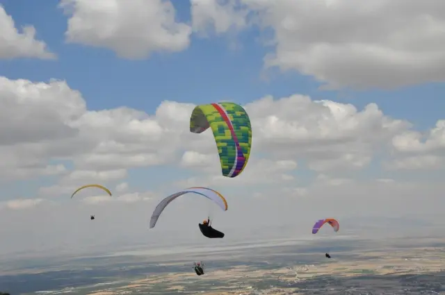Akşehir XC Open Türkiye Yamaç Paraşütü Mesafe Şampiyonası ve Eğitim Yarışması başladı