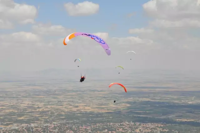 Akşehir XC Open Türkiye Yamaç Paraşütü Mesafe Şampiyonası ve Eğitim Yarışması başladı