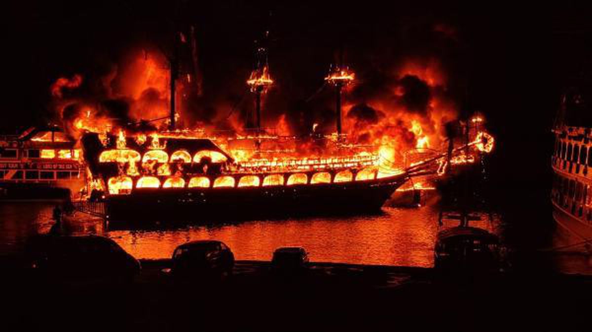 ALANYA'DA 4 GEZİ TEKNESİ YANDI
