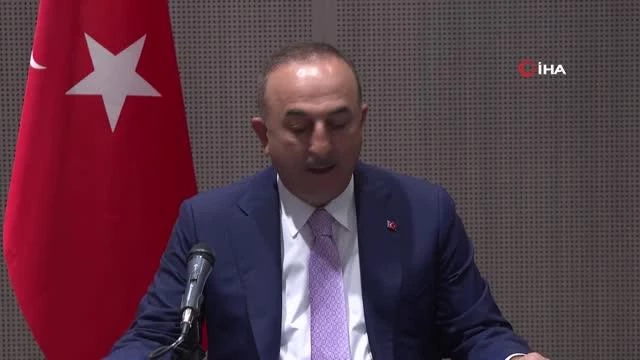 Bakan Çavuşoğlu, Cezayir'de Türk iş adamlarıyla bir ortaya geldi