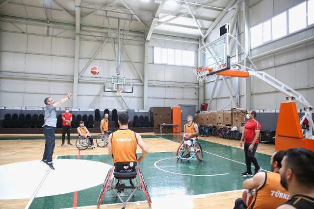 bakan kasapoglu paralimpik sporculari ziyaret 2 14332323 o