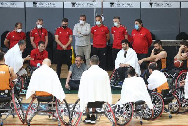 bakan kasapoglu paralimpik sporculari ziyaret 3 14332323 o