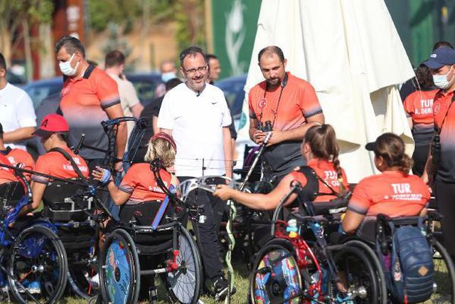 bakan kasapoglu paralimpik sporculari ziyaret 8 14332323 o