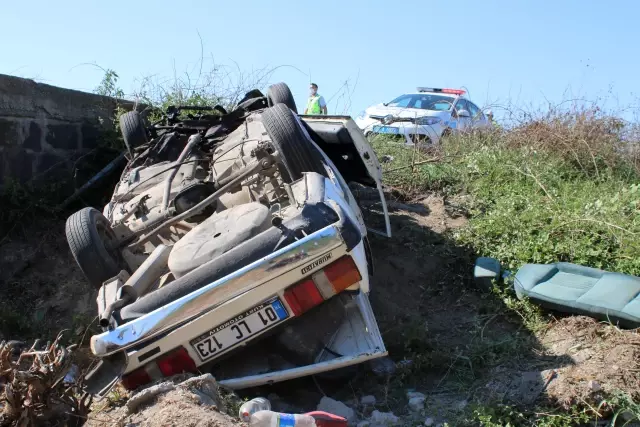 Son dakika haberi: Otomobil su kanalına devrildi: 2 ölü, 2 yaralı