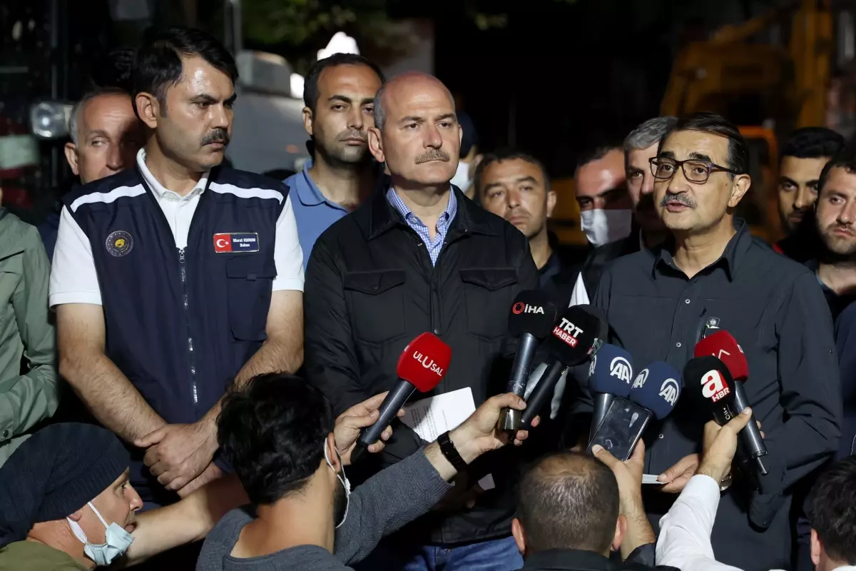 İçişleri Bakanı Süleyman Soylu, sel felaketinin yaşandığı Bozkurt'ta açıklama yaptı: (1)