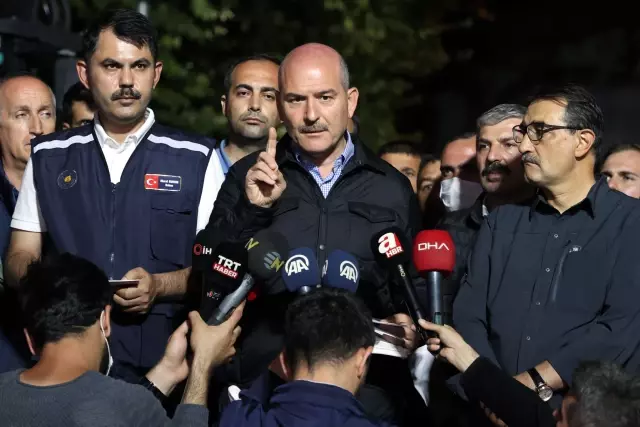 İçişleri Bakanı Süleyman Soylu, sel felaketinin yaşandığı Bozkurt'ta açıklama yaptı: (1)