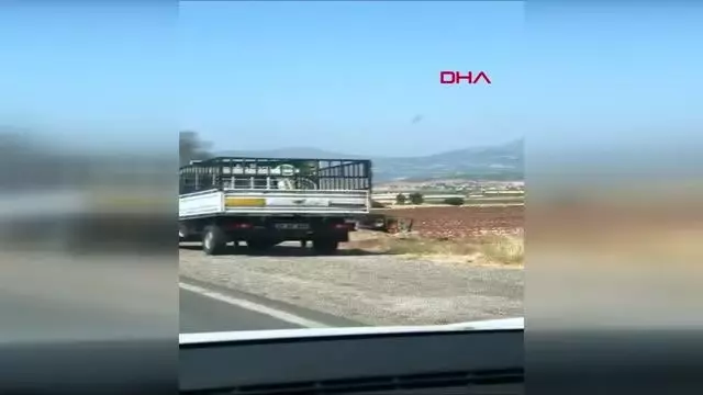 İslahiyede kamyonet önce yayaya sonra traktöre çarptı: 3 yaralı