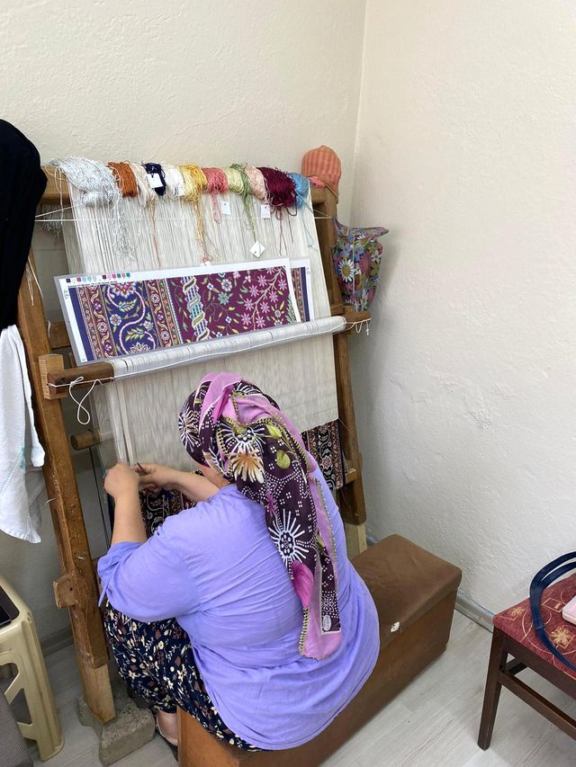 izmitli kadinlarin alin teri ipek haliya donu 3 14332128 o
