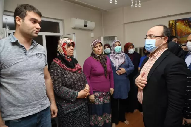 Son dakika haberi! Düşen yangın söndürme uçağında hayatını kaybeden pilot Mirzaoğlu'nun baba evi Türk bayraklarıyla donatıldı