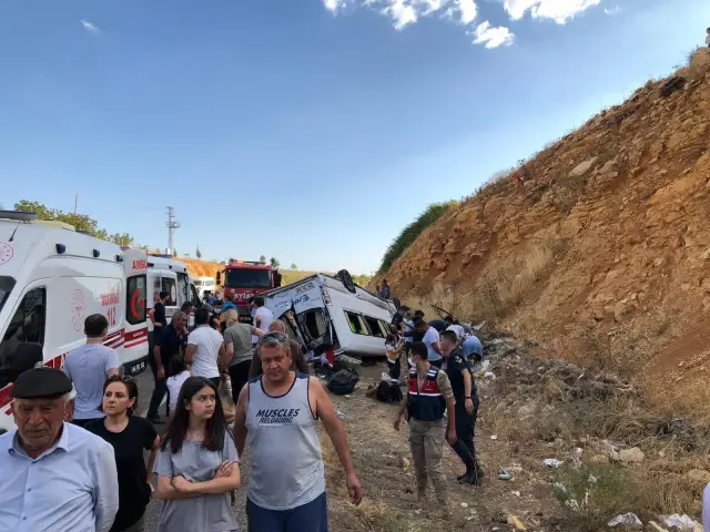 Kahramanmaraş'ta minibüsün devrilmesi sonucu 10 kişi yaralandı