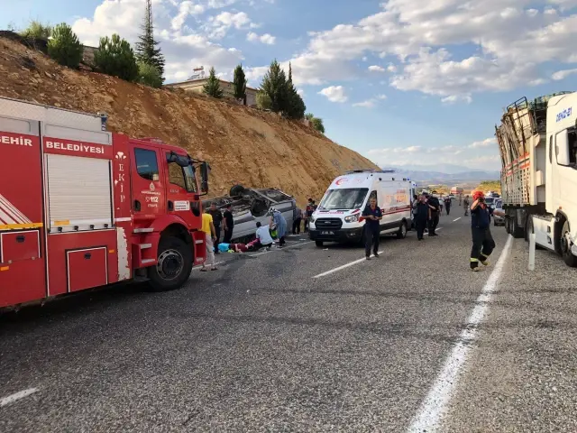 Kahramanmaraş'ta minibüsün devrilmesi sonucu 10 kişi yaralandı