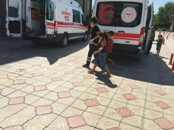 Kahta'da kamyonetle hafif ticari araç çarpıştı: 16 yaralı