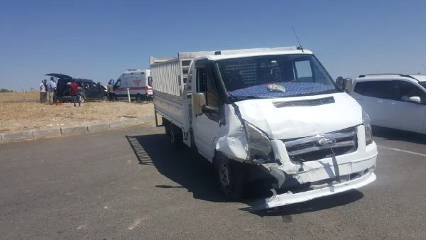 Kahta'da kamyonetle hafif ticari araç çarpıştı: 16 yaralı