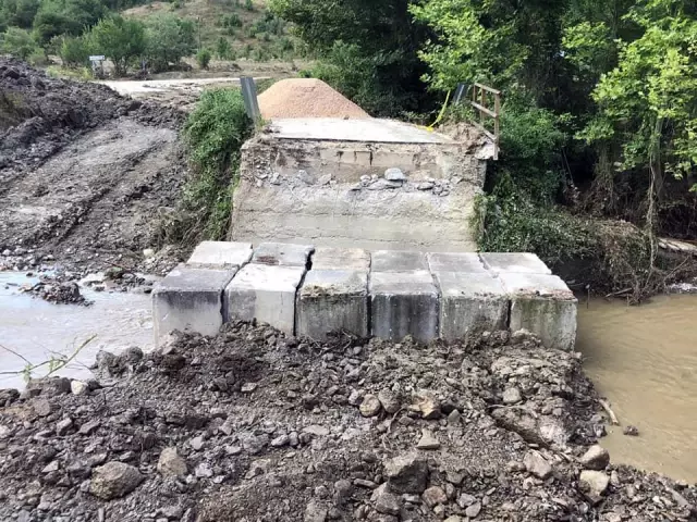 Karabük'te sel nedeniyle çöken Arnavut Köprüsü menfez konularak ulaşıma açıldı