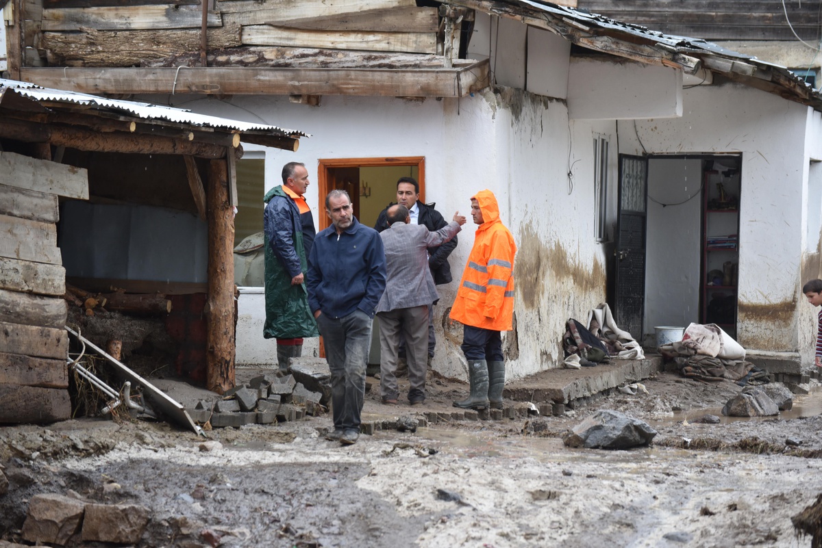 Son dakika haber... Kars'ta selin vurduğu köyde hasar tespit çalışması yeniden başladı