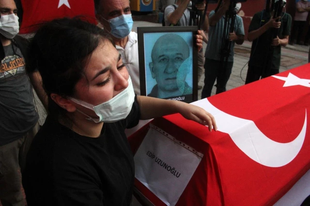 Kaza kırıma uğrayan uçakta ölen 3 Türk için merasim düzenlendi