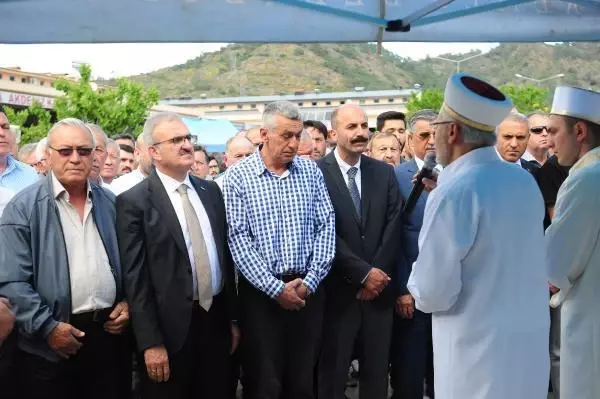 Kemer'de kaybolan iki kişinin akıbeti bilinmiyor