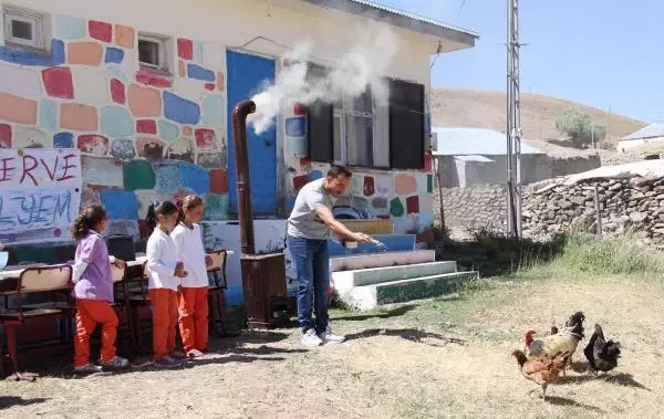 KÖYDE HARİKALAR YARATAN 'ÇALI KUŞU' ÖĞRETMEN ÇİFT