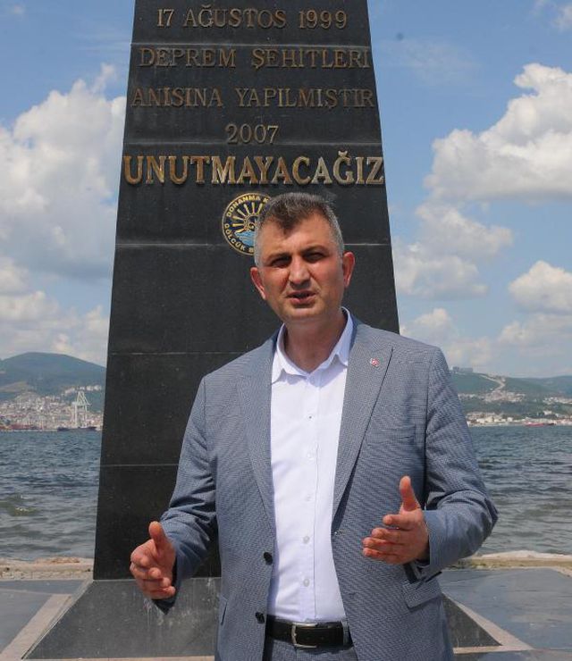 marmara depreminde golcuk te binalarin hasar 2 14332047 o