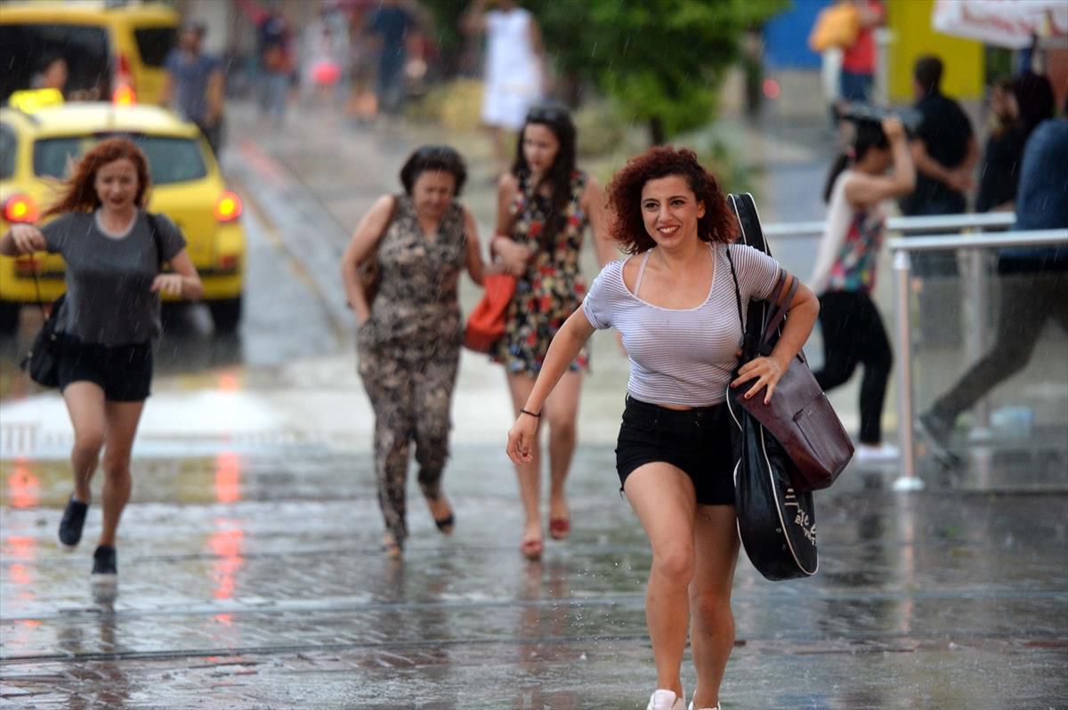 Meteoroloji'den 2 bölge için şiddetli yağış uyarısı! Başlayıp biteceği tarih de verildi