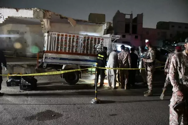 Pakistan'daki bombalı saldırıda 13 kişi öldü