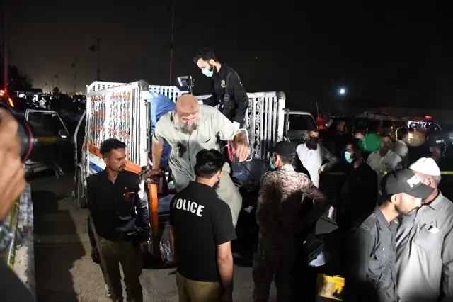 Pakistan'daki bombalı saldırıda 13 kişi öldü