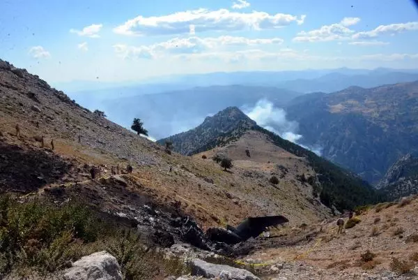 Rus askeri heyeti, uçağın düştüğü bölgede incelemede bulundu