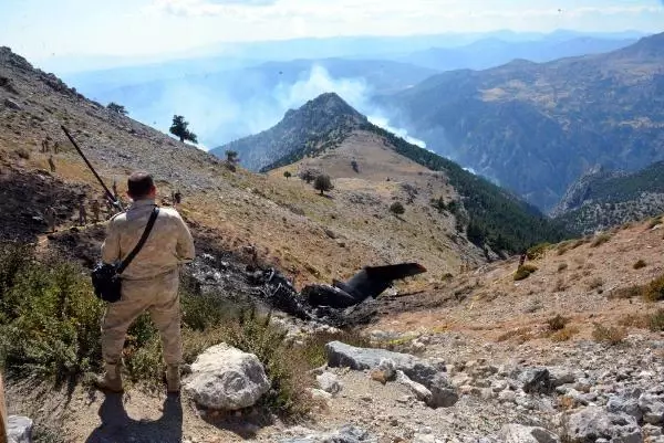 Rus askeri heyeti, uçağın düştüğü bölgede incelemede bulundu