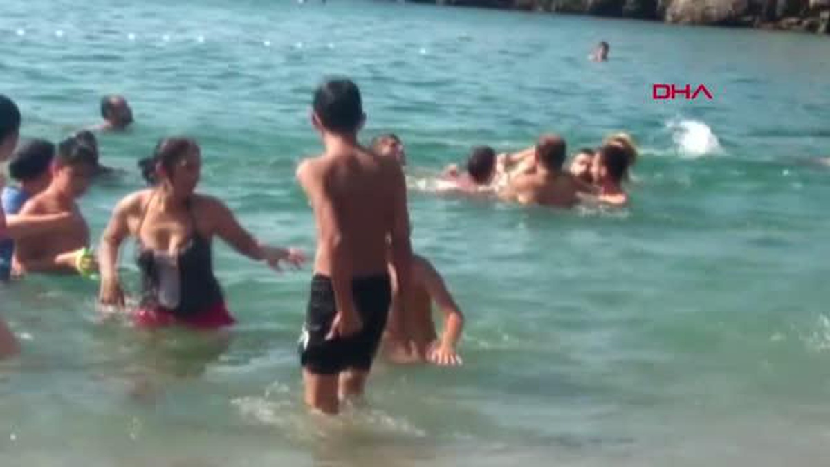 SERİNLEMEK İÇİN GİRDİĞİ DENİZDE BOĞULMA TEHLİKESİ GEÇİRDİ - Vimarsana News