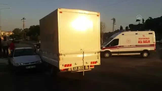Söke'de kamyonet ile çarpışan otomobildeki 2 kişi yaralandı